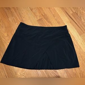 Athleta women’s tennis skort / skirt with front middle pleat | size: L